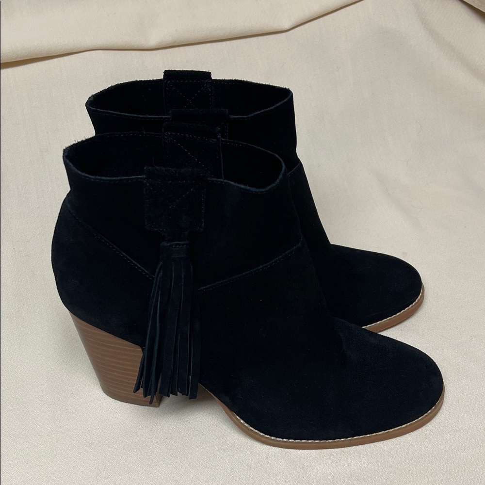 Chroma Vintage Brand Suede Black Ankle Booties with Tassel
